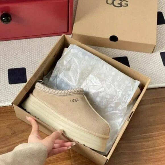 UGG Women's Tan Platform Slip-Ons❤️❤️❤️ - Picture 5 of 5